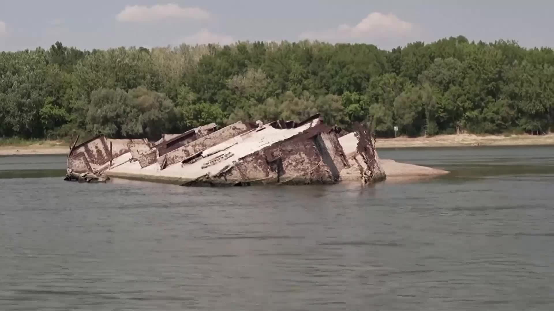 Сушата в Европа разкри останките на немски военни кораби по река Дунав (ВИДЕО)