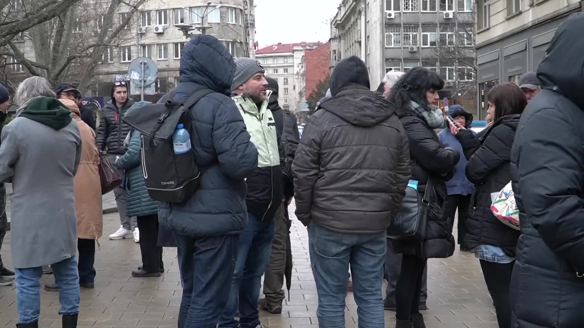 Актьори и граждани се включиха в шествие в подкрепа на Александър Морфов