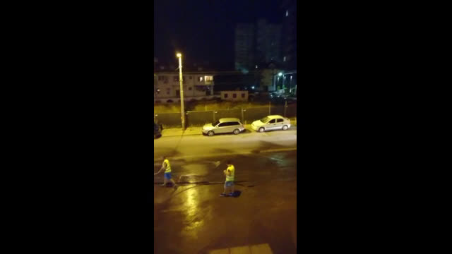 Чистене на улица през нощта