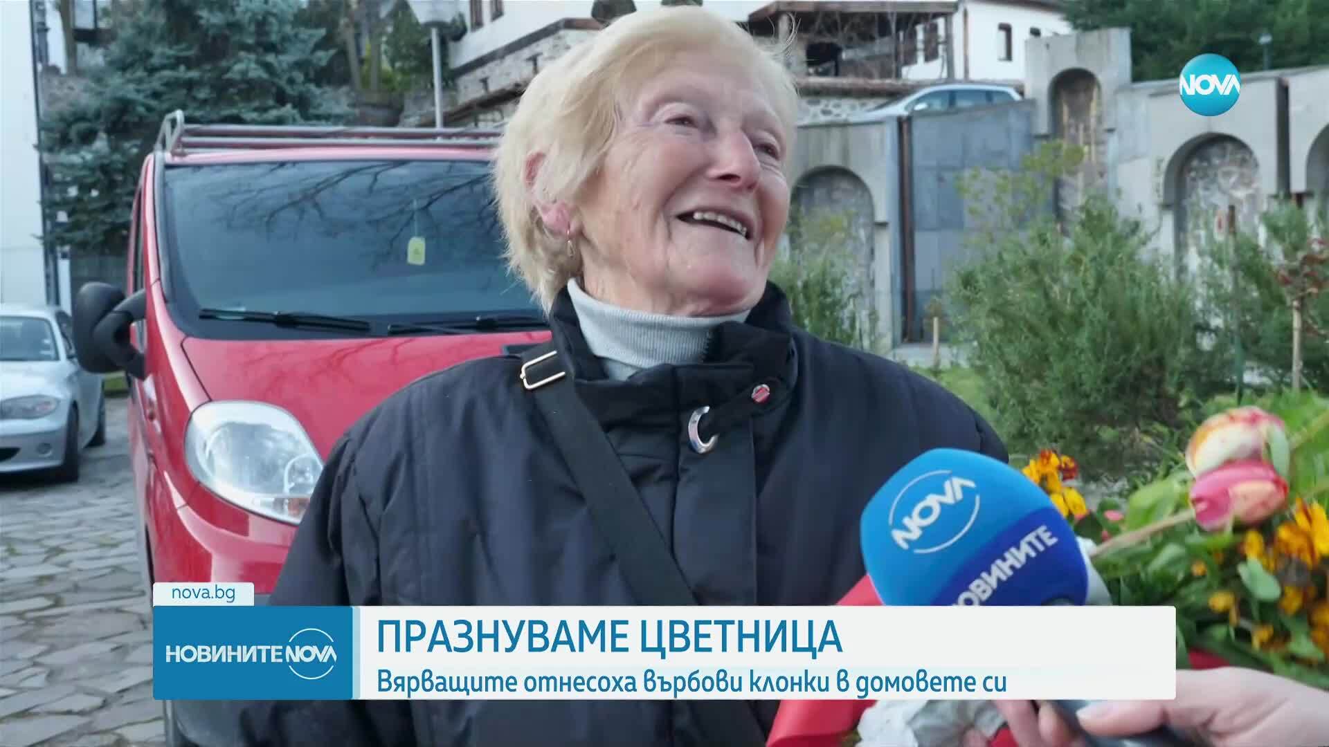 На Цветница: Дълги опашки от вярващи пред църквите в цялата страна