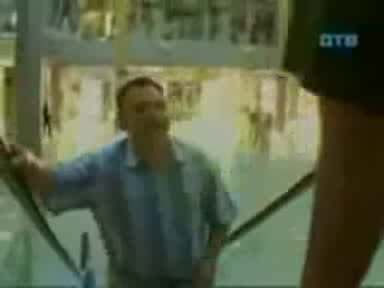 Скрита Камера - Под Полата На Ескалатора