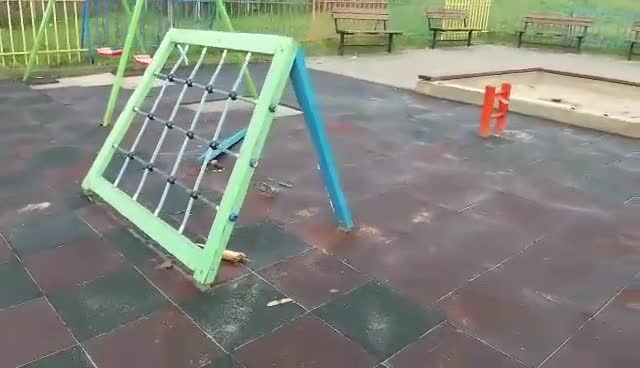 Погром на детска площадка