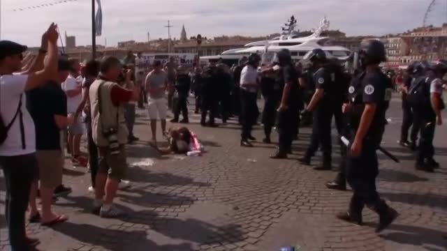 Нови сблъсъци между полиция и фенове в Марсилия