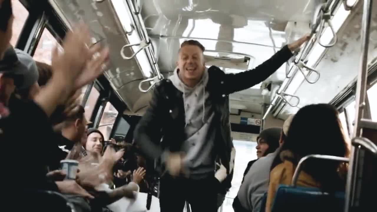 >Страхотно неочаквано шоу в автобус се хареса на всички ..