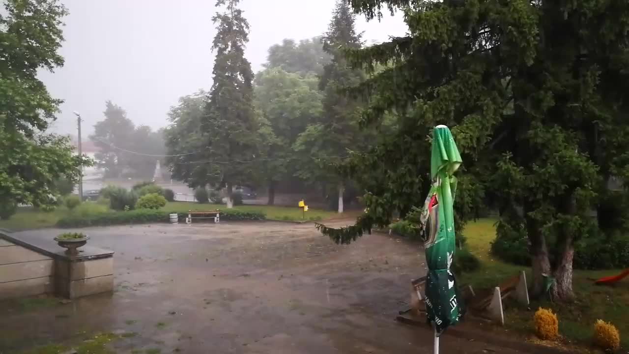 Пороен дъжд в село Добри дял