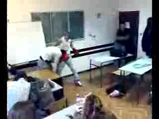 Бокс В Класната Стая...