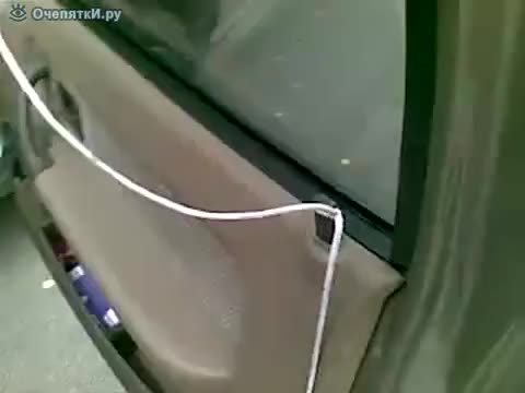 Как да отключим кола с въже