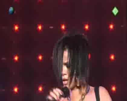 Rihanna - Umbrella (live Earth)