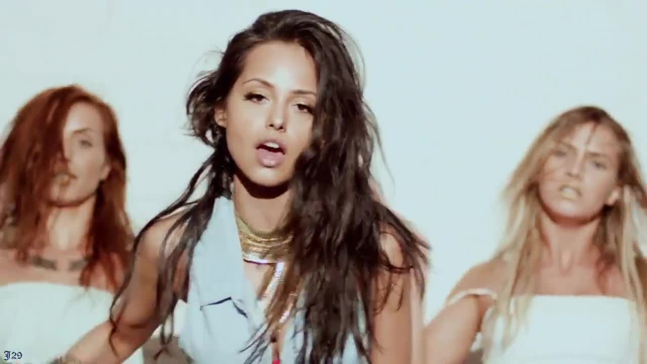 New Hot! Lariss - Dale Papi ( Официално Видео )   Превод Violetafi!