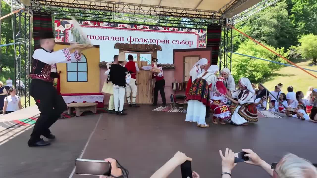 Любов, традиции и български дух: Две сватби превърнаха Враца в историческа приказка