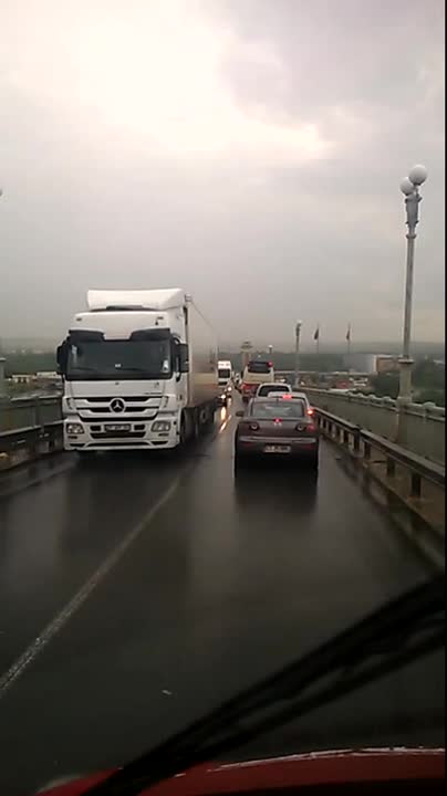 Задръстване на Дунав мост