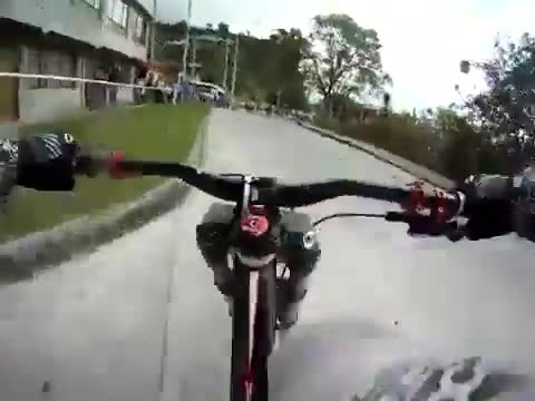 Ето така се кара колело