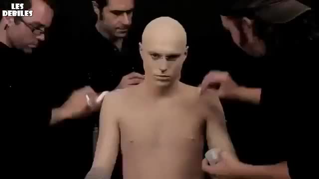 Яко! Крем за скриване на татуси ( Мъжът Зомби )