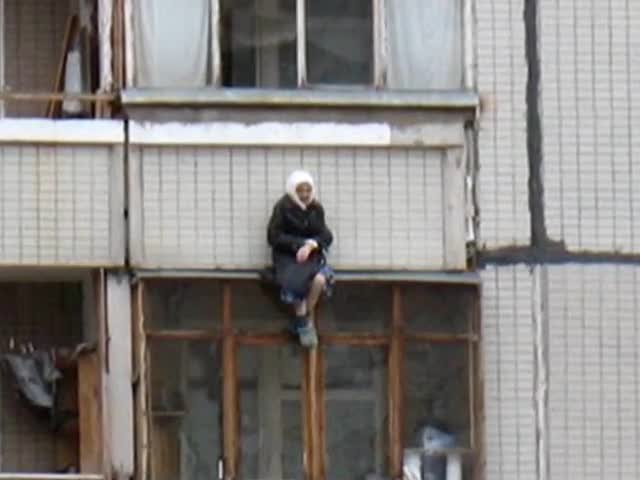Тази Баба Изби Рибата Направо!!! 