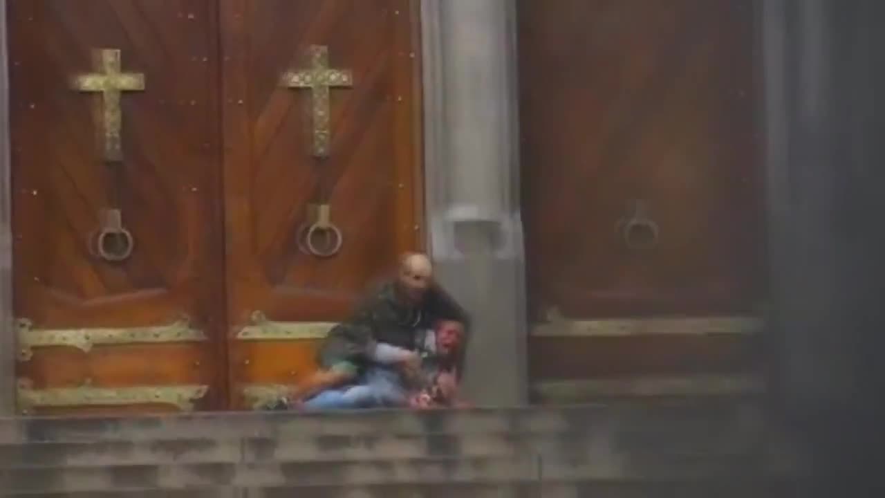 16   Бездомник загива спасявайки заложничка