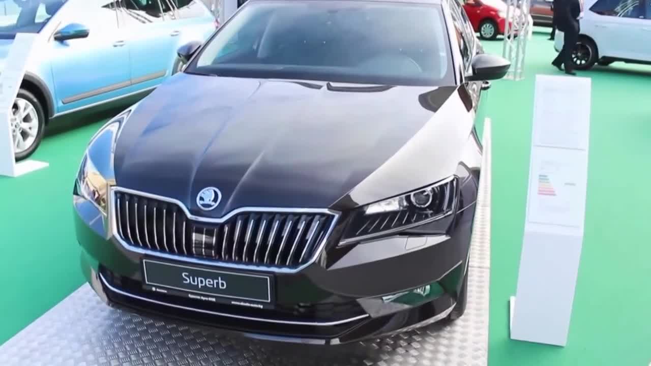 В тази кола и най-високите се чувстват комфортно! Това е Skoda Superb 2015 - SVZMobile