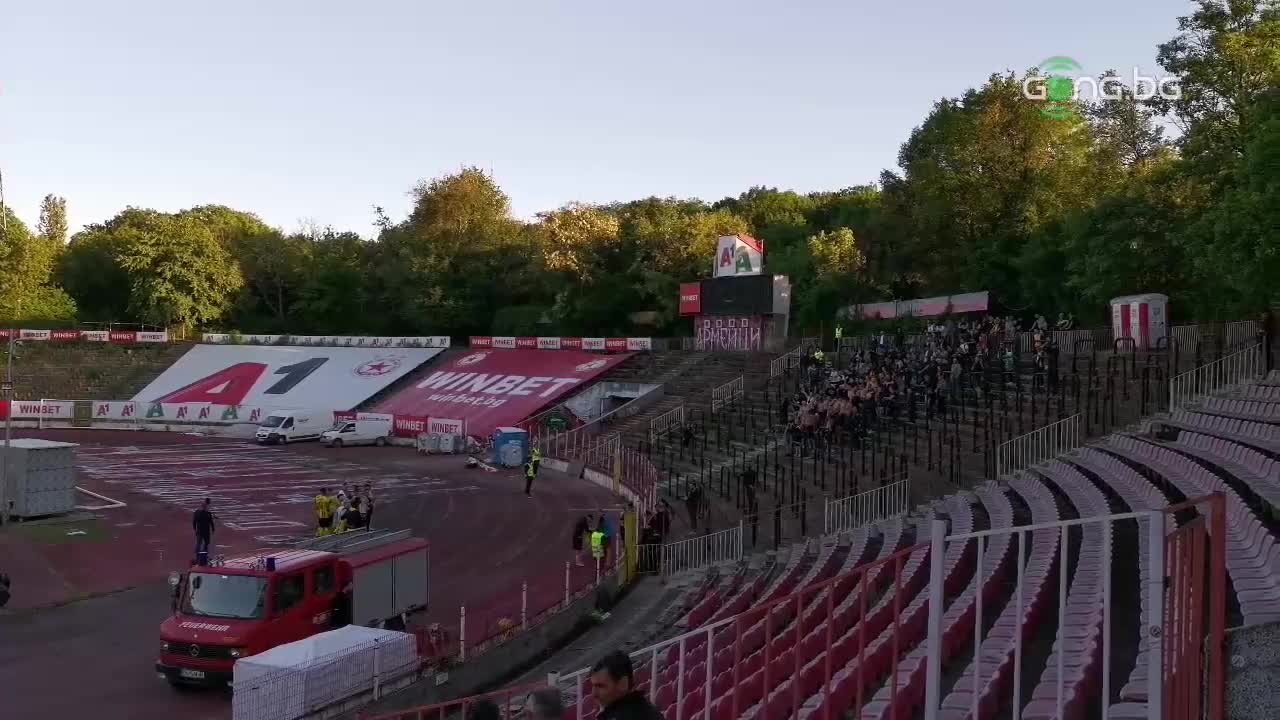 "Бултрасите" аплодират своите любимци след равенството срещу ЦСКА