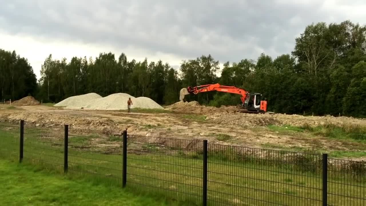 Човек срещу Багер