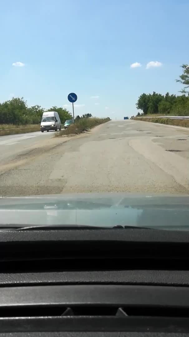 Безобразен път край Добрич