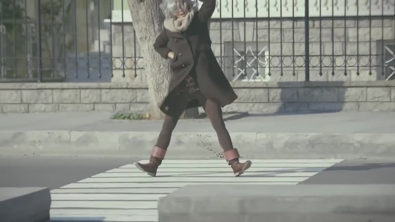 Много луда баба на пътя!