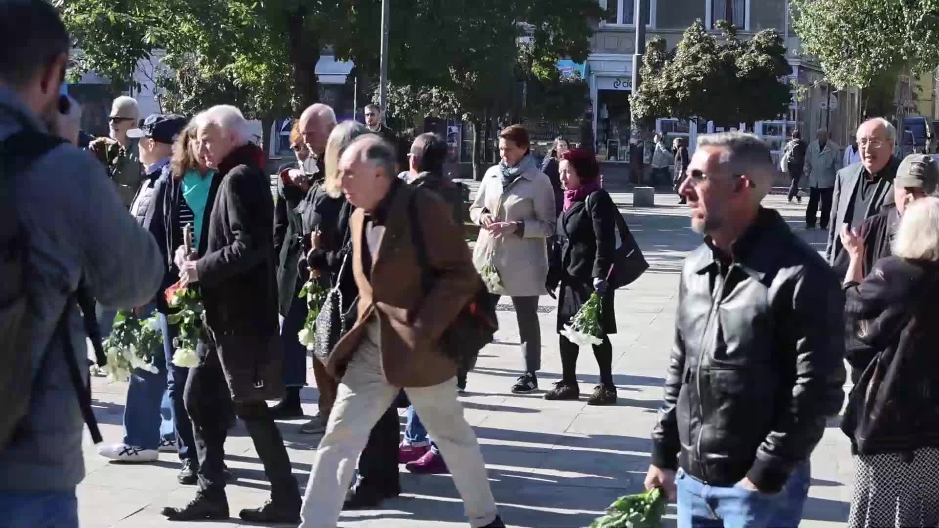 Приятели, колеги и близки изпратиха с аплодисменти оператора Радослав Спасов