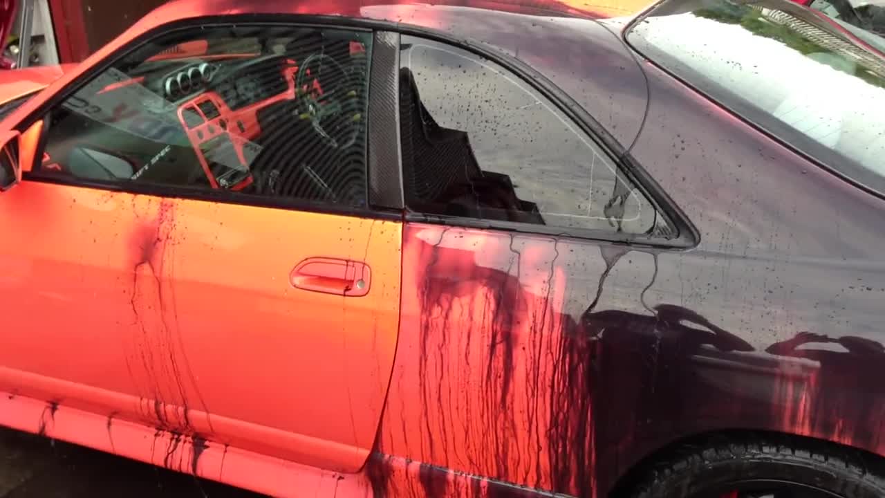 Nissan сменя цветът на боята си когато се залее с вода !!!