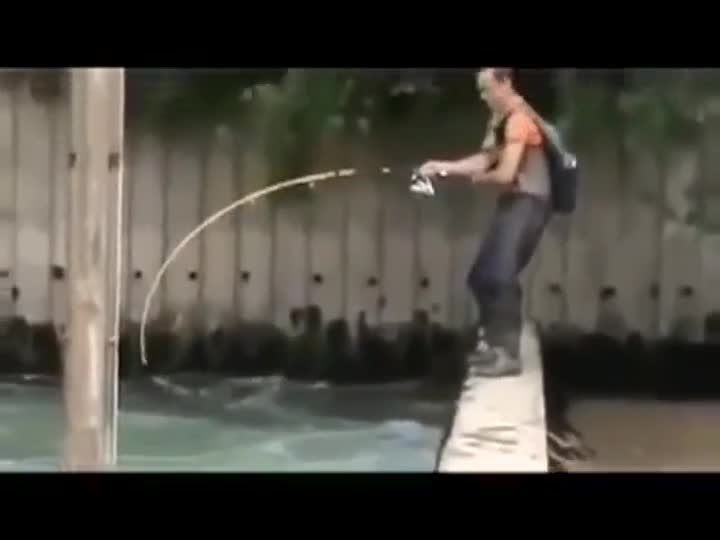 Ето какво е да уловиш голяма риба, но само за кеф!
