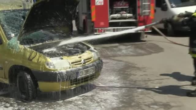 Автомобил се преобърна по таван в центъра на Русе
