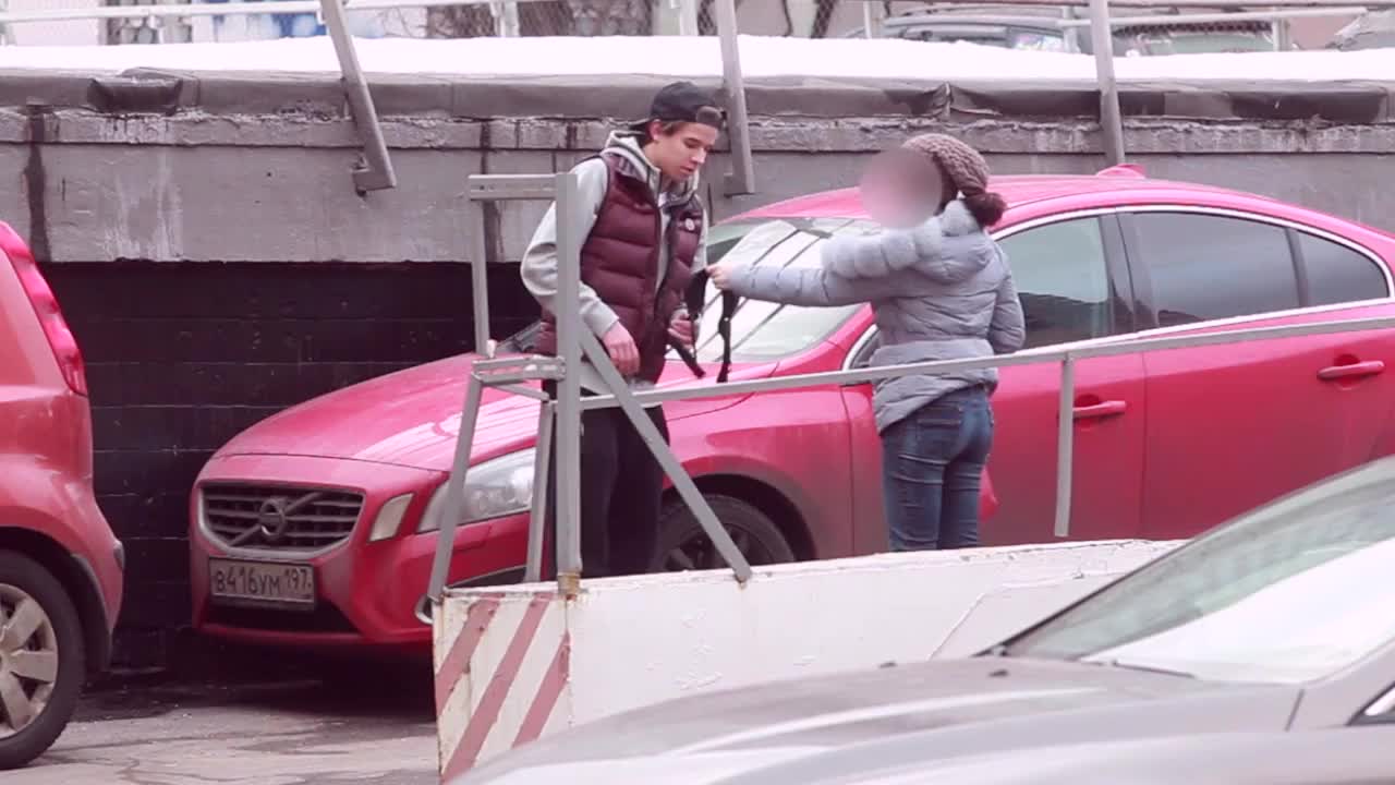 За колко пари рускини продават сутиена си на непознат?