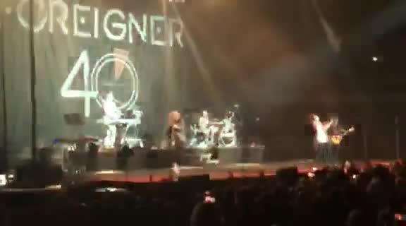 Хиляди пяха с Foreigner на грандиозно шоу у нас