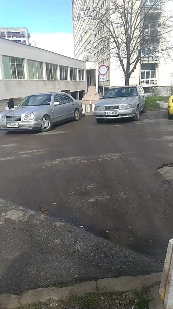 Нагли шофьори пред столична болница