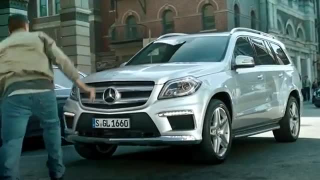 Уникална реклама на Mercedes benz Gl 2013 police