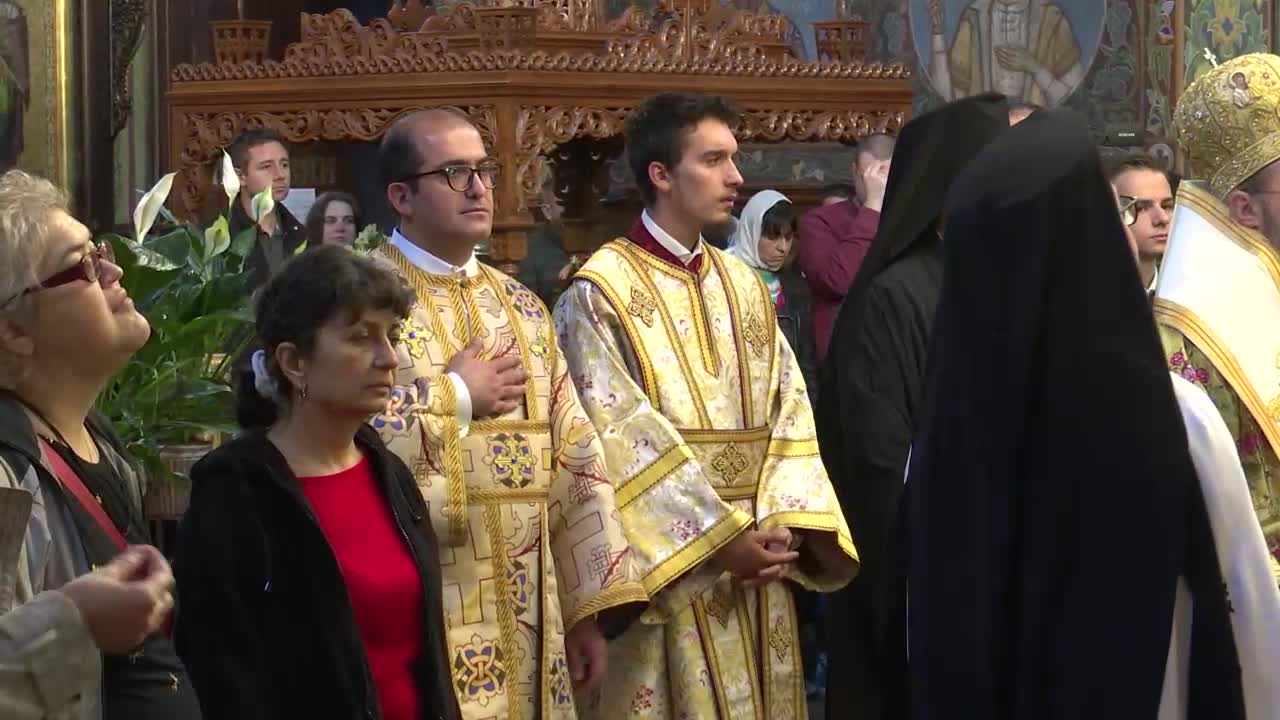 Десетки се помолиха за здраве на рождения ден на Патриарх Неофит