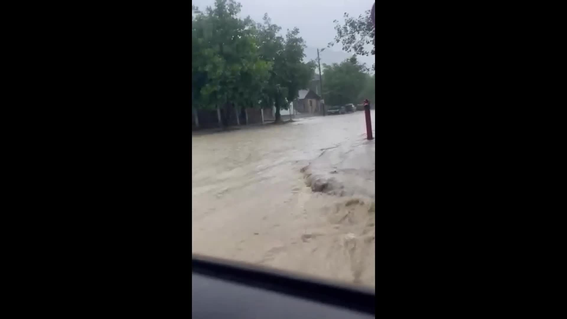 Наводнение в Етрополе