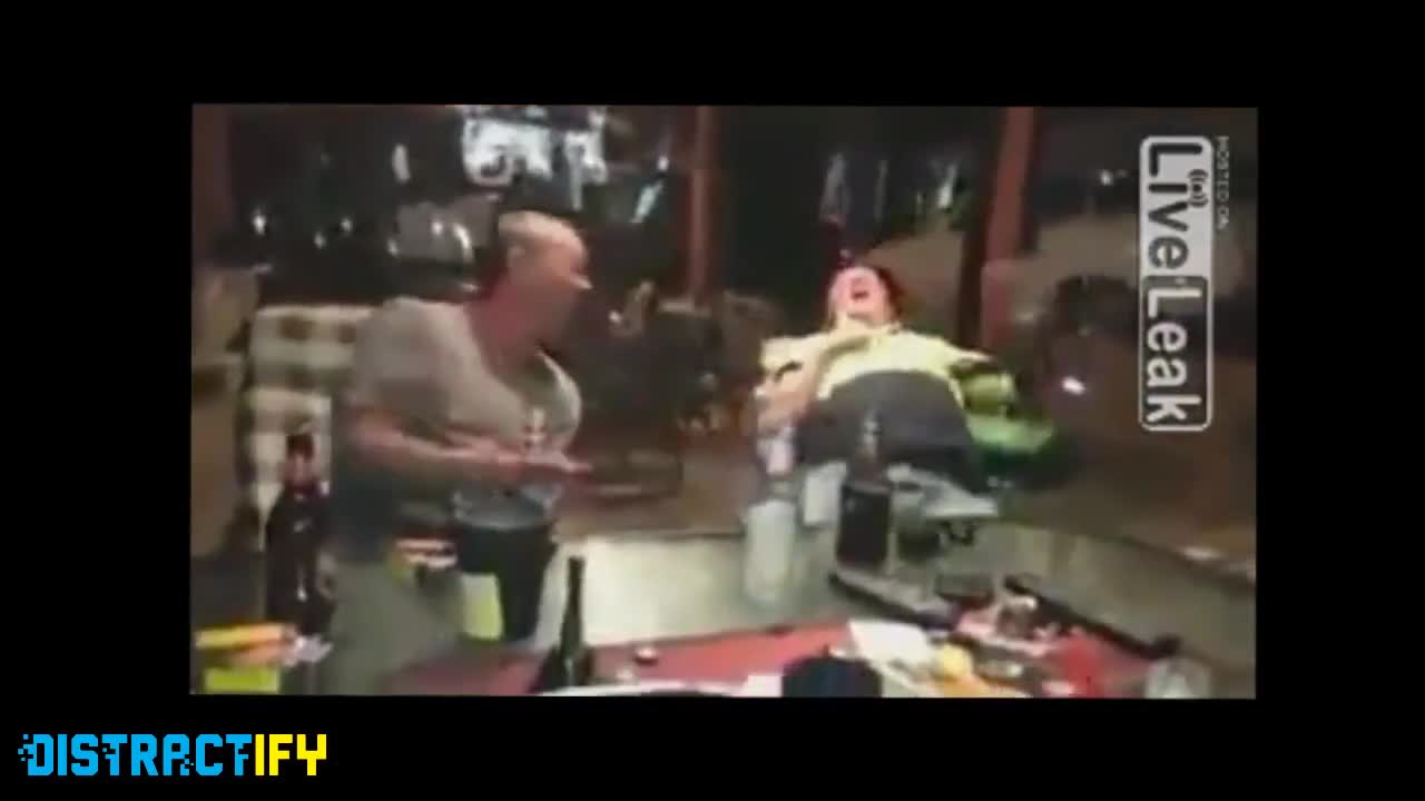 Хората правят глупави неща докато пият!