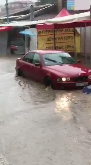 Централна търговска улица в Созопол