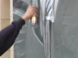 Изрисуваха телефонната палата