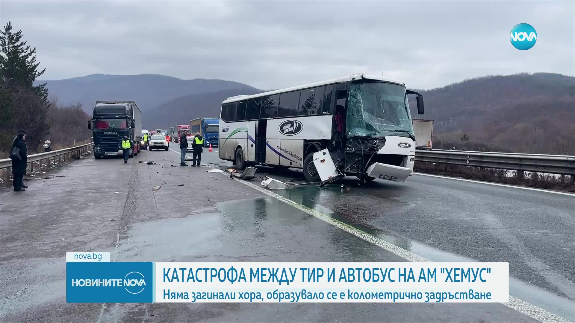 Автобус и тир се удариха на "Хемус"