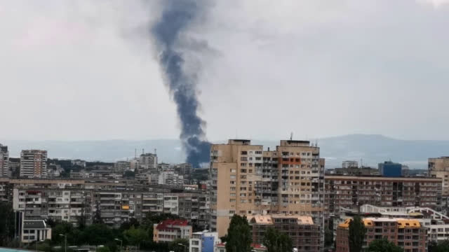 Пожарът в близост до Сточна гара, наблюдаван от кв. "Младост"