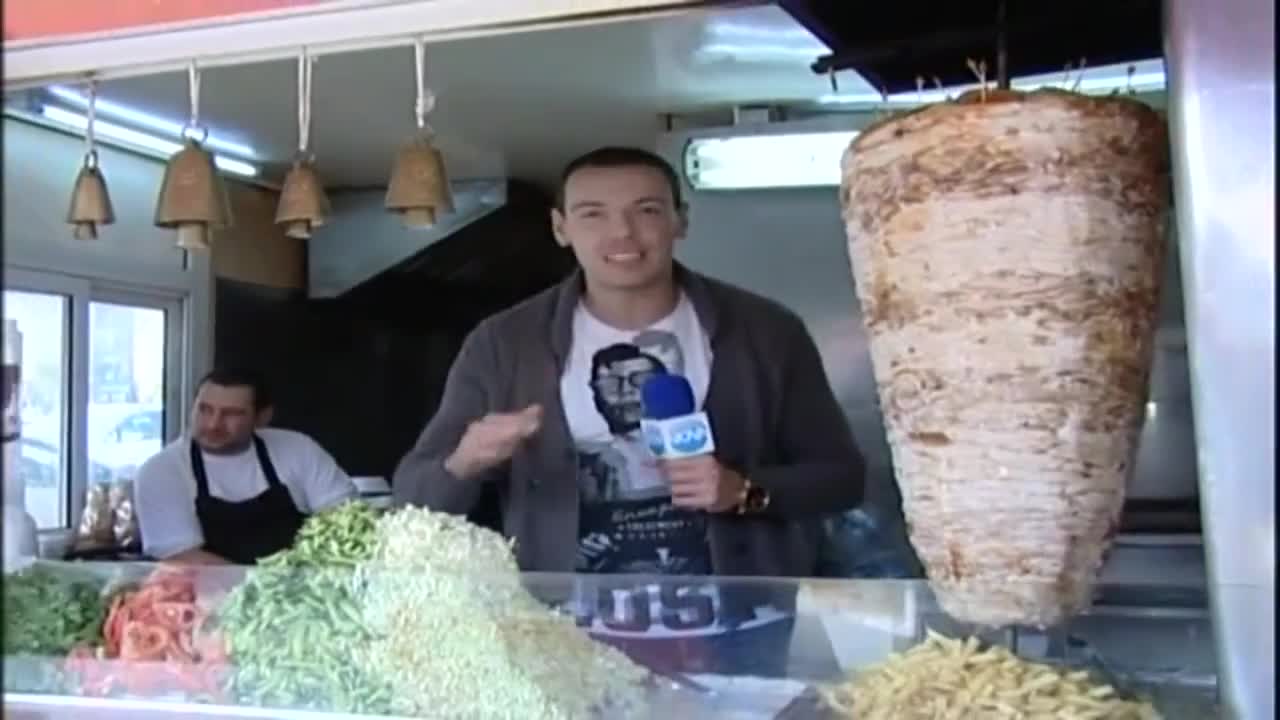 Лудия репортер - Какво закусвате, водка или бира?