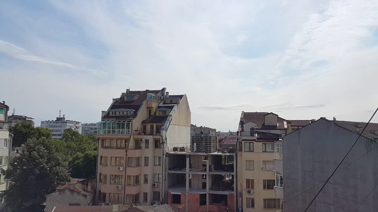 "Моята новина": Необезопасен строеж в центъра на Варна