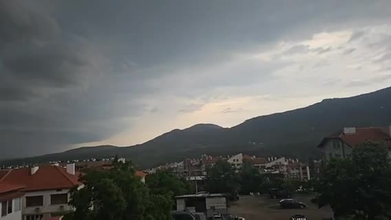 Опасни бури преминават над Северозапада