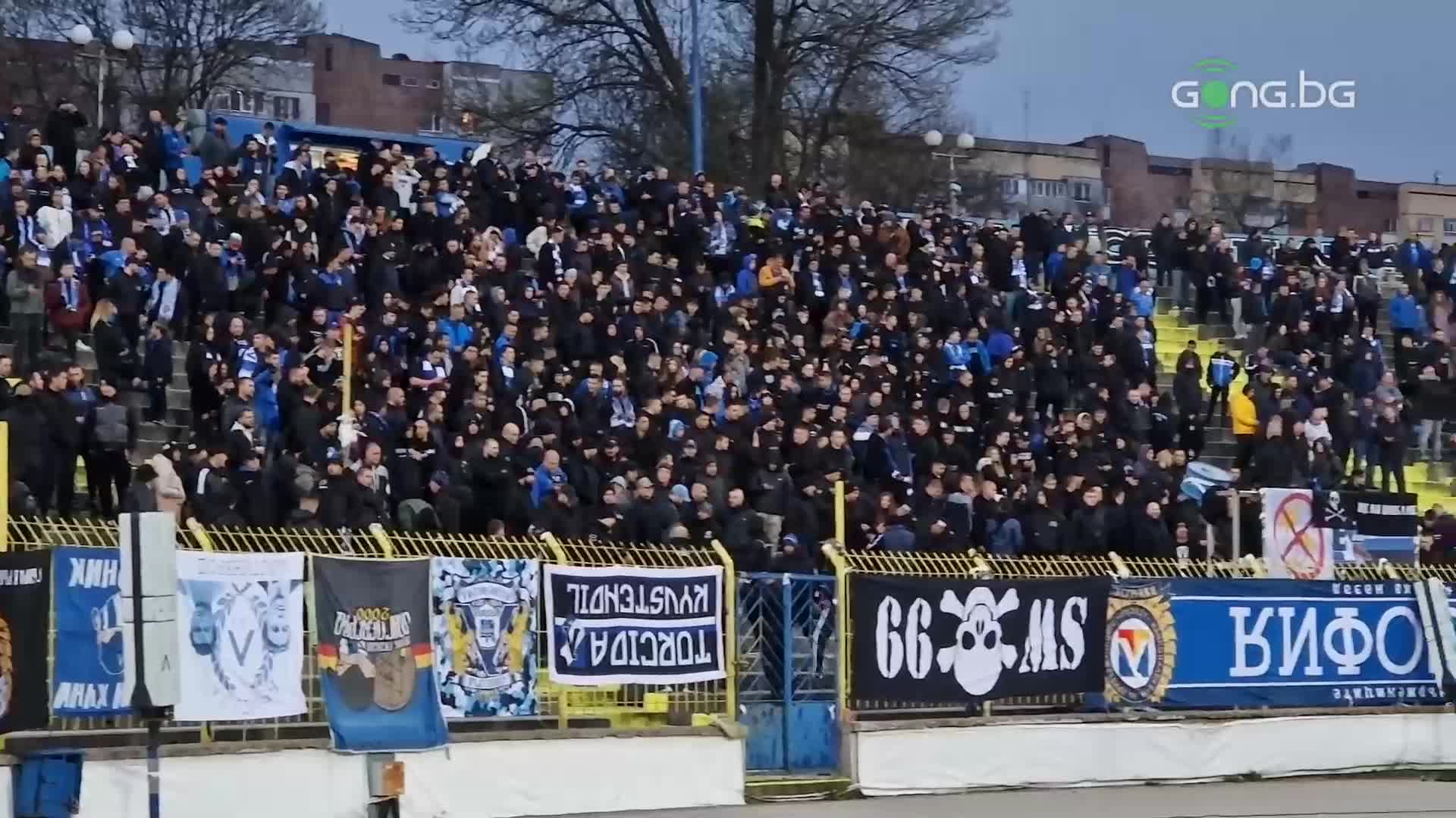 Обърнати знамена на "Герена" в знак на протест