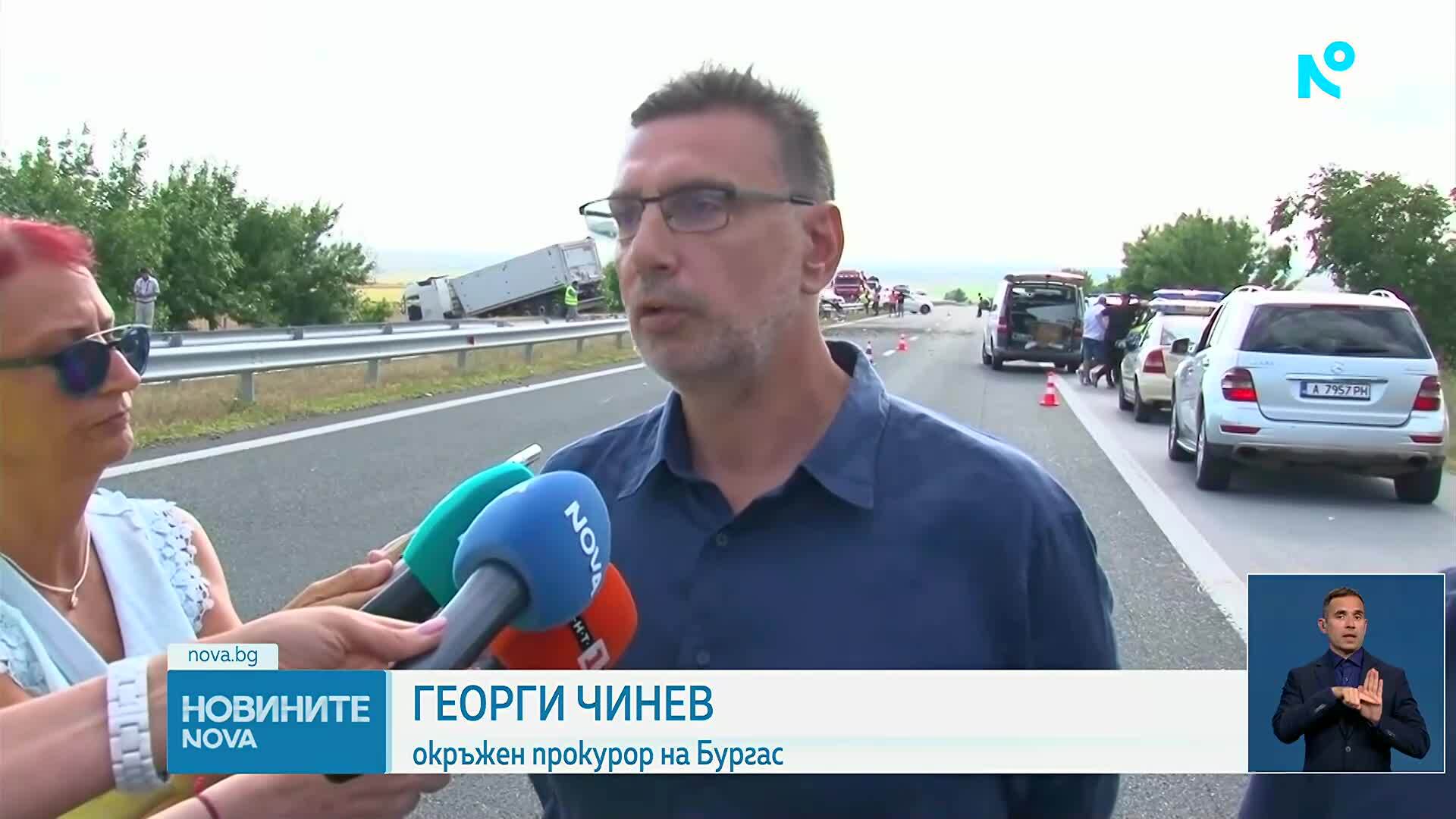 Тир скъса мантинела и удари две коли в насрещното на "Тракия", има жертва