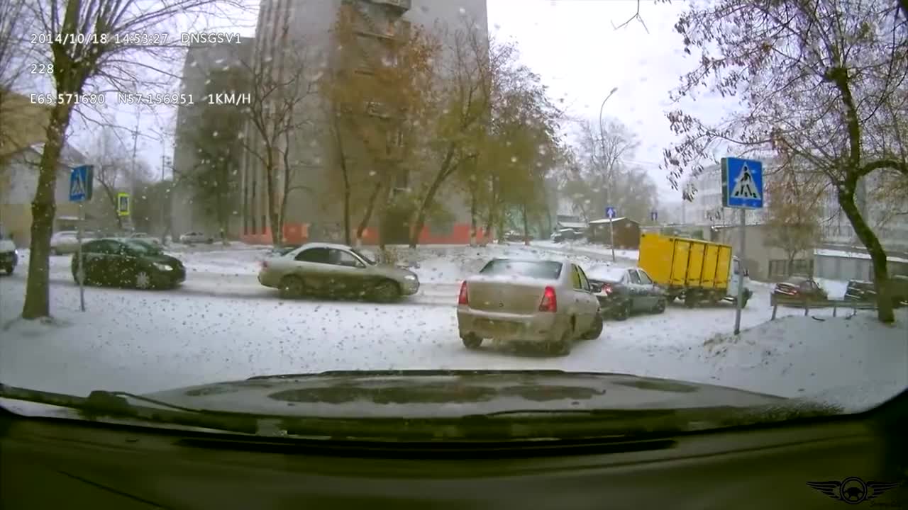 Ето какво се случва с любителите на летните гуми, които не обичат да ги сменят през зимата!