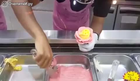 Продавачка превръща продаването на сладолед в изкуство