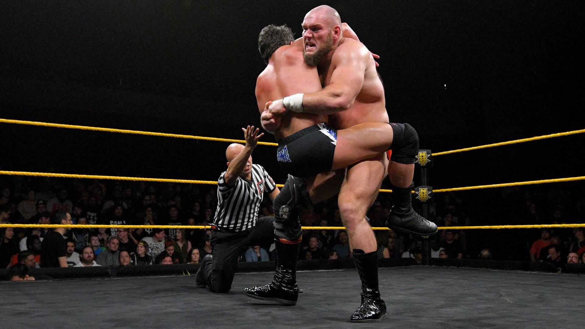 Родерик Стронг срещу Ларс Съливан: WWE 20.12.2017