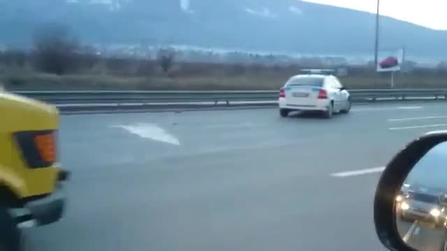 Два тира и кола катастрофираха на Околовръстния път в София