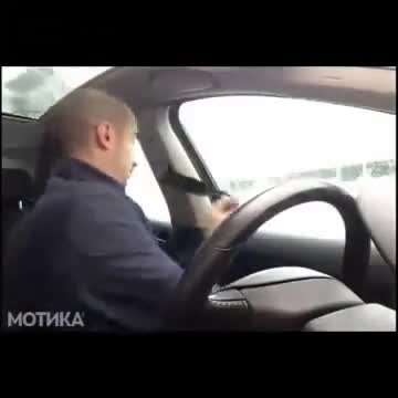 Руски имигрант в Америка се трансформира за 5 секунди, когато го спира полиця