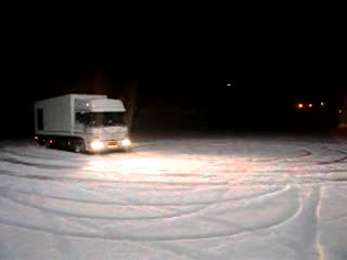 Mercedes Atego Прави Слънца На Сняг